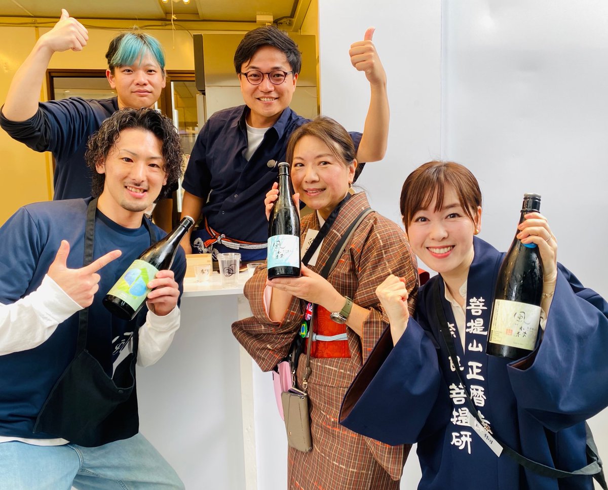 chiaki_katagiri's tweet image. 六本木で開催中のCRAFT SAKE WEEK。今日は『風の森』担当。大盛況です！蔵元の山本さんもいらっしゃっています✨
#csw2025 #風の森 #油長酒造