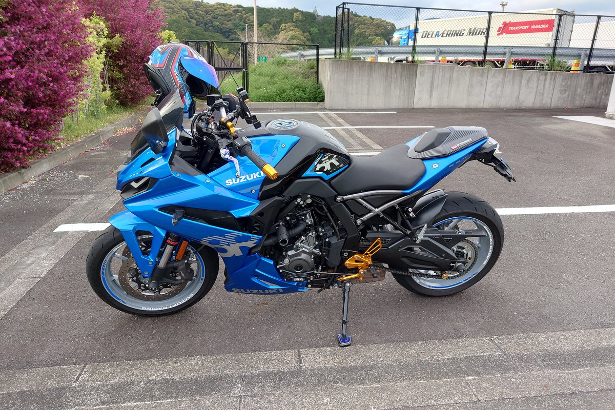cararuru01's tweet photo. 久々にバイク乗りました。
あまりのブランクに練習のように峠を走りおっかなビックリでした。
段々と感を取り戻せてきました。
洗車せねば☺️
#GSX8
#バイク好きな人と繋がりたい https://t.co/JjrUY6n4ZY