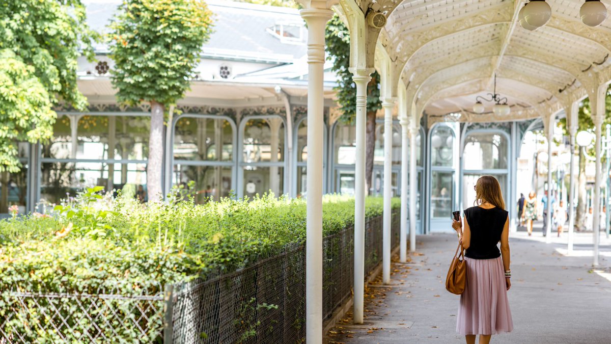 Say bonjour to Vichy – the Queen of Spas 🌊 - regally located in the Auvergne-Rhône-Alpes. A trip to this UNESCO World Heritage site should include a rejuvenating spa session! 

📷 rh2010/Adobe Stock

#ExploreFrance