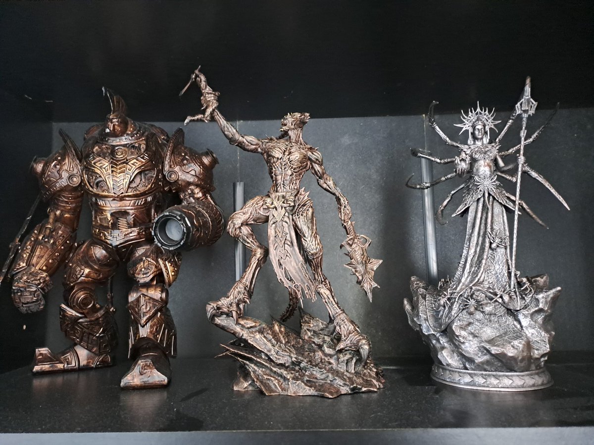 Misstrognon's tweet image. La fan de TES que je suis est impatiente de savoir si demain nous auront Oblivion !