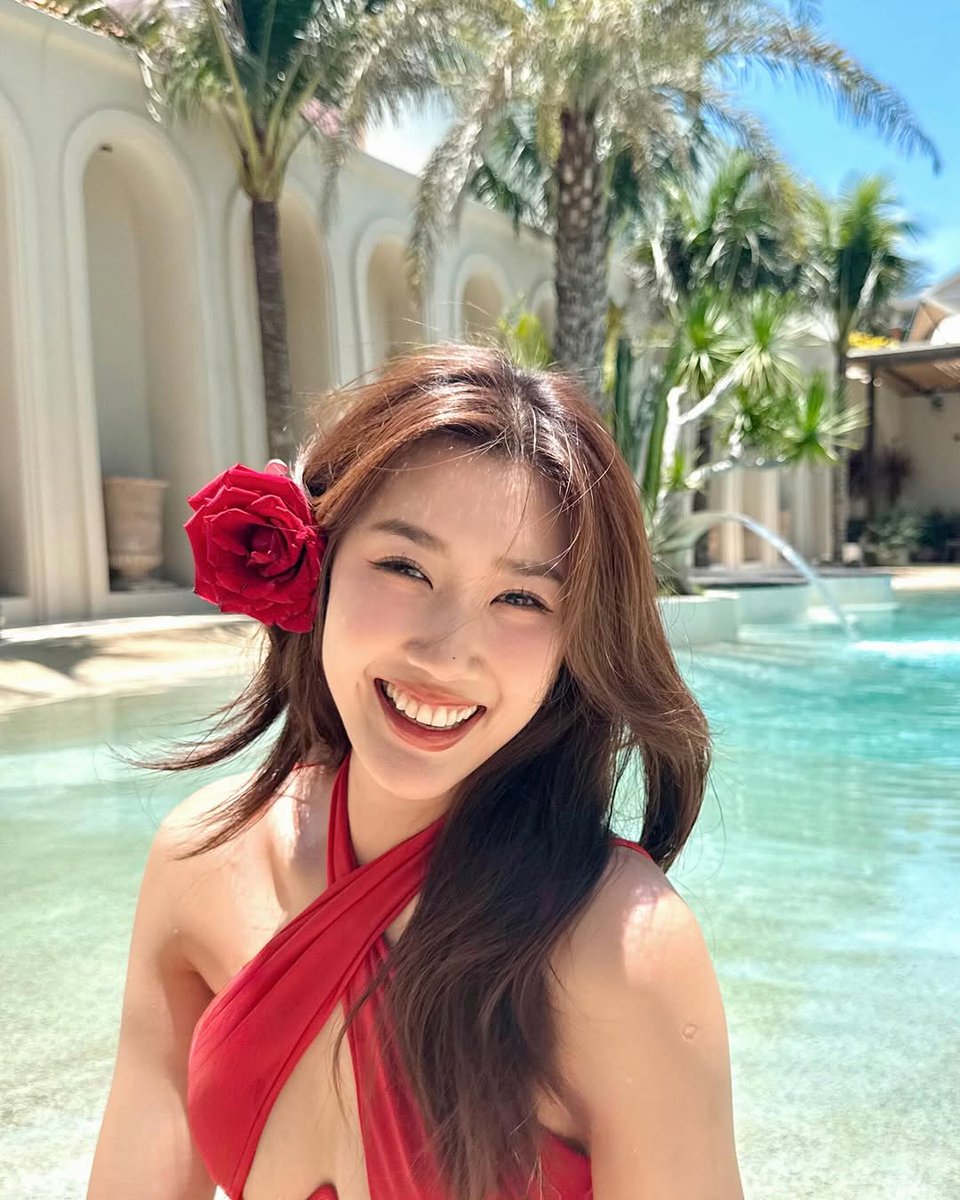 ngnamsx's tweet photo. Thúy Ngân nhân lúc trưa vắng ko có ai th�� lén ra hồ bơi phô dâm và gạ địt, bím đã dọn cỏ rồi nên các anh cứ thoải mái dùng, áo được thiết kế riêng để nhìn dâm nhất và dễ kéo ra khỏi ngực, mong là đủ bcs dùng cho đến hết hôm nay https://t.co/XFVmr2iKYE