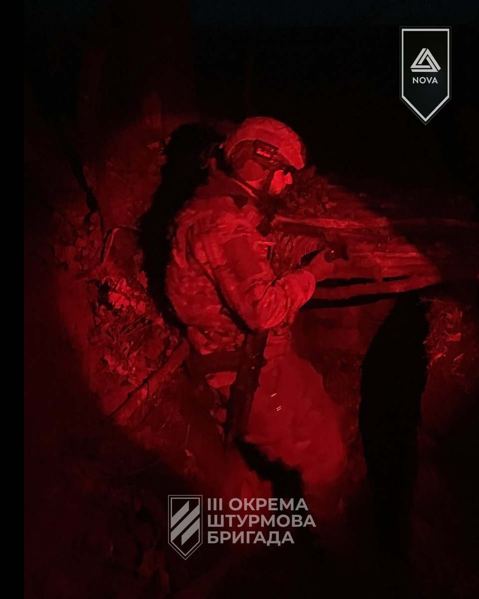 nova_ab3's tweet photo. У кожного з нас — свої переконання й вірування.
Але всі ми певні в одному:
Світло найкраще видно в темряві!
Саме тому ми стали на шлях боротьби.
Щоб світло залишалося в домівках наших близьких.
Щоб темрява не перемогла.
Для нас технології — це більше, ніж залізо.
Це те, що бореться на нашому боці.
Це дрони-бомбардувальники та евакуаційні НРК,
які не пускають ворога й зберігають життя піхотинцю.
Ми працюємо, щоб світло залишалось там,
де темрява тисне.
І ти можеш бути частиною цієї місії.
Долучайся до збору на дрони та НРК.
Тільки разом переможемо темряву.
________
Долучитися до збору на майстерні НРК і БПЛА ти можеш за посиланням:
https://t.co/c9D91P7TYU