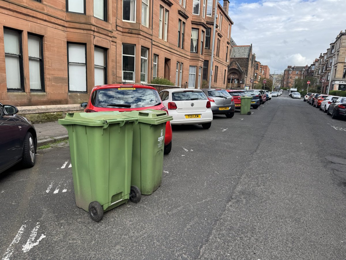 dahepburn's tweet photo. @MyGlasgowCC Unemptied bins left in the middle of the road blocking traffic. A new low. What on earth is going on? It’s 9 Elie Street - could somebody empty them and return them to the binshed asap? https://t.co/tjqyMCLcrt