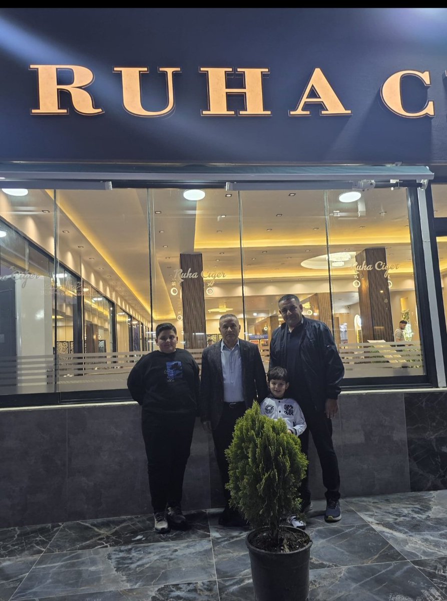 Mimar Halil Öncel 🇹🇷 (@mimarhaliloncel) on Twitter photo AK Parti Eyyübiye Önceki dönem İlçe Başkanımız Mehmet MOĞAL abemin Şanlıurfa ya kazandırdığı
Ruha Ciğer Salonuna Hayırlı olsun ziyaretinde bulunduk,
Kendisine Hayırlı bol bereketli kazançlar dileriz.<a href="/mehmetmogal63/">Mehmet MOĞAL</a> <a href="/sinanmogal3/">Sinan Mogal</a> AK Parti Eyyübiye Önceki dönem İlçe Başkanımız Mehmet MOĞAL abemin Şanlıurfa ya kazandırdığı
Ruha Ciğer Salonuna Hayırlı olsun ziyaretinde bulunduk,
Kendisine Hayırlı bol bereketli kazançlar dileriz.<a href="/mehmetmogal63/">Mehmet MOĞAL</a> <a href="/sinanmogal3/">Sinan Mogal</a>