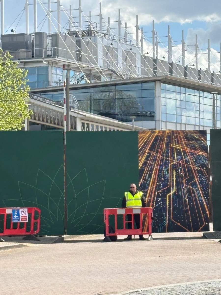 BP’s Annual General Meeting Fortress: A Symbol of Isolation and Exclusion

The way <a href="/bp_plc/">bp</a>  controls its Annual General Meeting resembles a fortress, designed not just for order, but to shut out dissent and meaningful dialogue.

 bppensionergroup.org

#bppensions