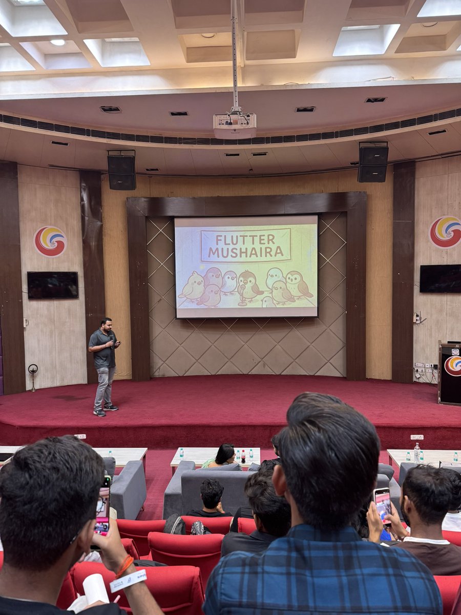 toseefkhan_'s tweet image. Amazing session! It&apos;s been a blast so far 😀
Thanks for organising @Akansha2001 @Yash_khattar73 
#fluttersphere #ffdgnd #flutterflow