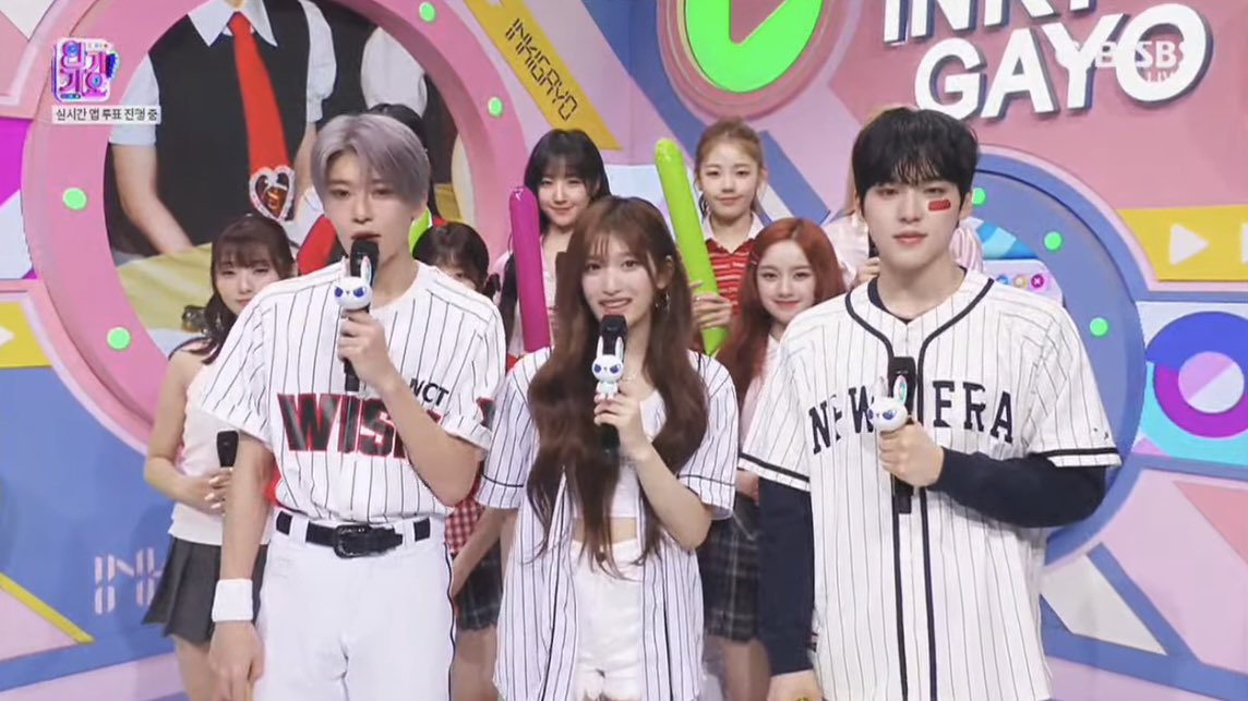 KPOPmania2025's tweet photo. 週次ランキング歌番６つ目 #inkigayo
🏆今週はWOODZ🆚LESSERAFIM🆚ZOZAZZの争い🔥何と仁川国際空港 #EASY_CRAZY_HOT_IN_INCHEON コンサート中の #LE_SSERAFIM がSNS/事前投票/リアルタイム投票で逆転の３冠達成おめでとう🎊👑コンサート中のHOTステージをどうぞ🌹
#HOT3rdWin
#LESSERAFIM34thWin https://t.co/fiBhfq8RpW