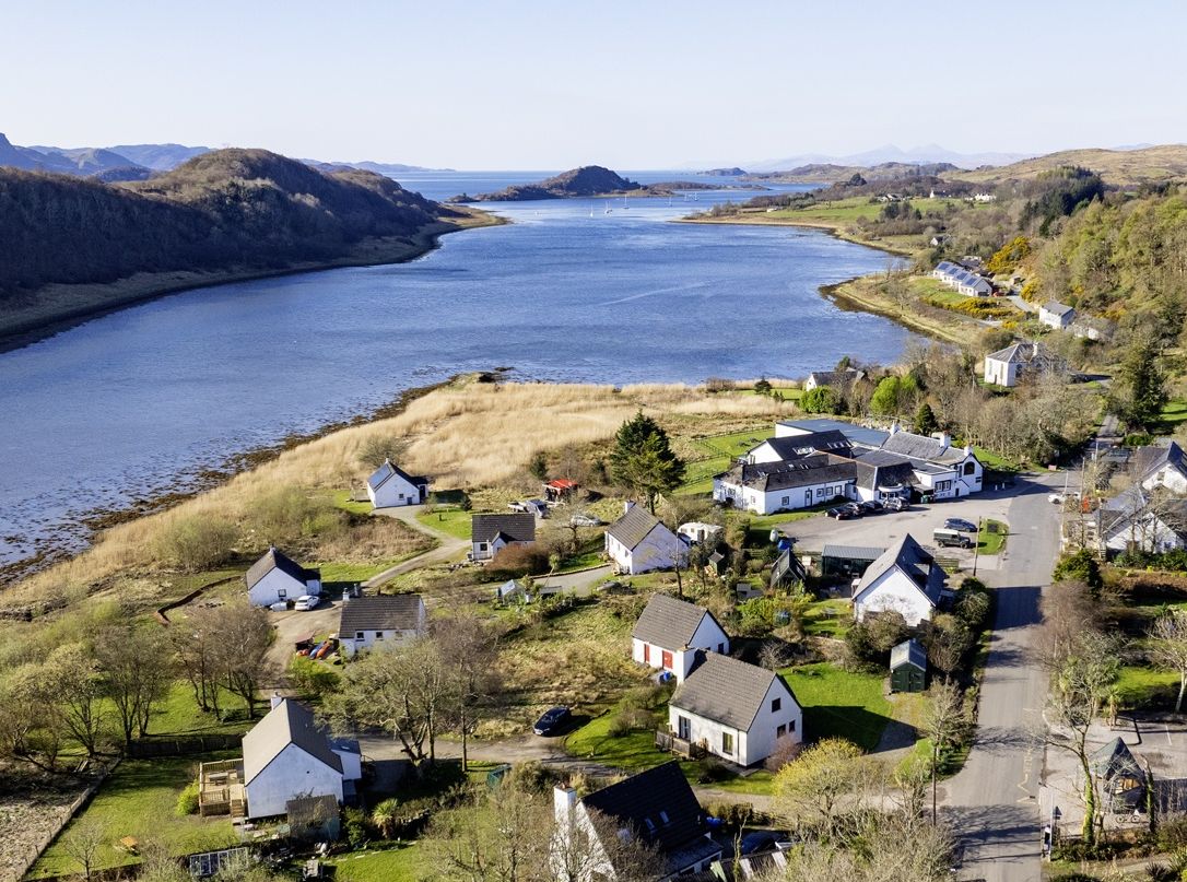 robbresidential's tweet photo. New to Market - Osprey Cottage, Ardfern

Osprey Cottage is an excellent opportunity to acquire a principal private residence, or holiday home in the heart of Ardfern. 

| 3 Bedrooms | 2 Bathrooms |

O/O - £265,000

For further information,
📞: 0141 255 3880 
🔗: https://t.co/aIu3FHf5kS
