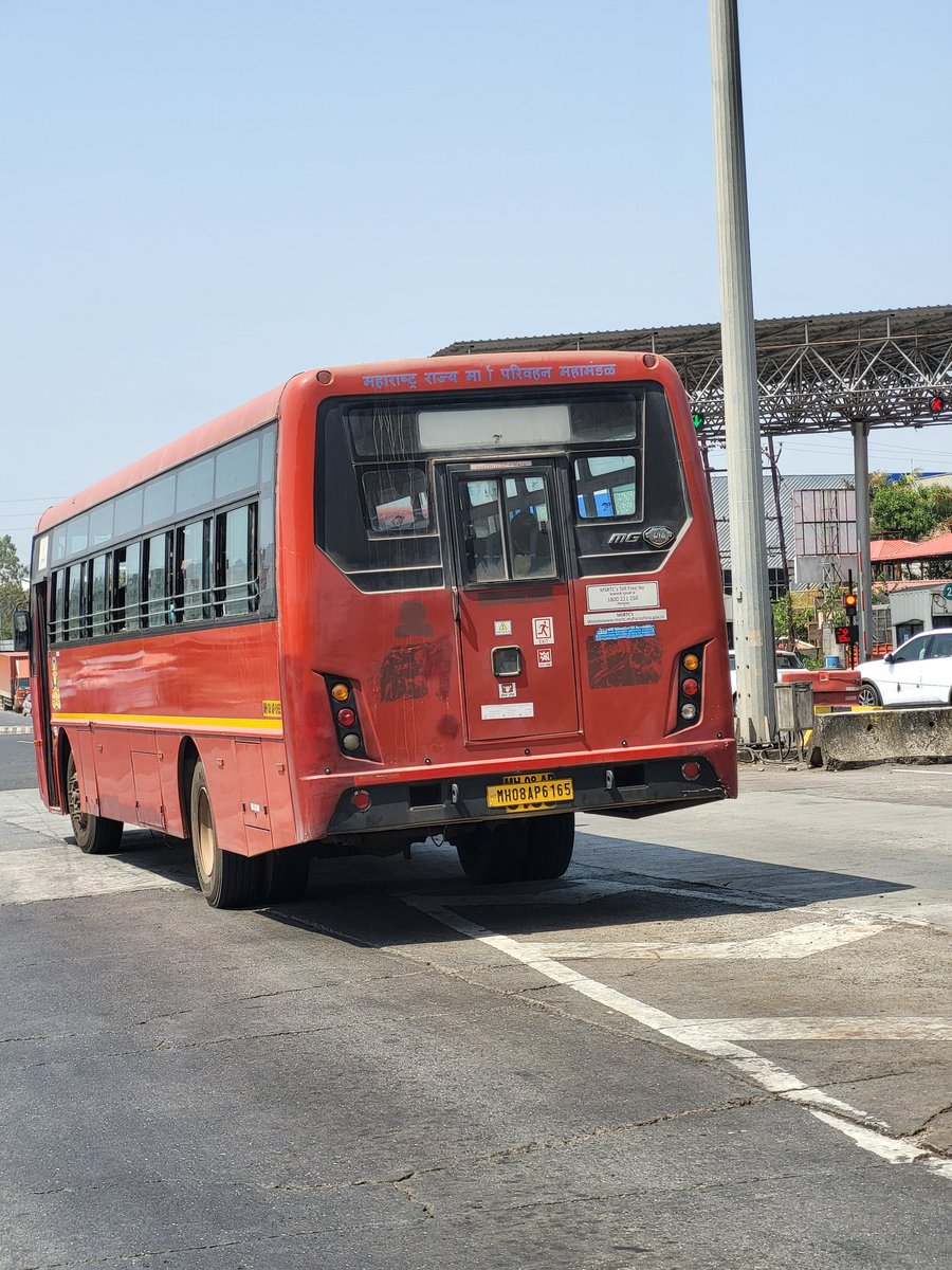 KarnaABhatt's tweet photo. Traveling in this bus @msrtcofficial
The toll display says this number is blacklisted due to fastag balance issue.
The bus is stuck here at khed shivapur toll plaza.
We have our flight from pune. Who's gonna pay if we miss it?

@CMOMaharashtra @mieknathshinde @PratapSarnaik https://t.co/Uc17BrRJQZ
