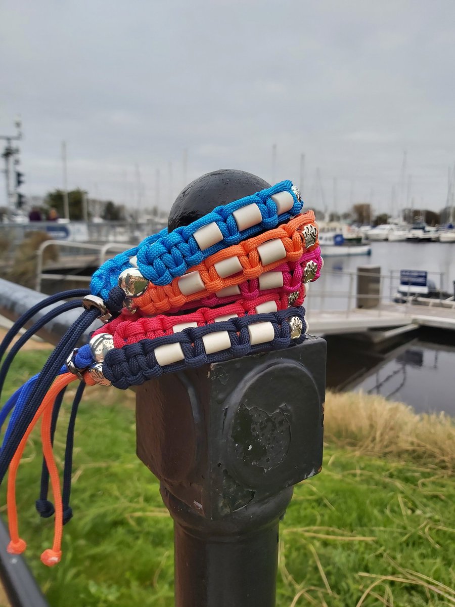 Help keep your dog safe from ticks the natural way with this stylish nautical collar ⚓️

The EM collar is designed to be worn like a necklace and the frequency from the ceramic beads help to discourage ticks

dotty4paws.co.uk/product/tick-o…

#UKGiftAm <a href="/HarbourHounds/">Harbour Hounds</a>