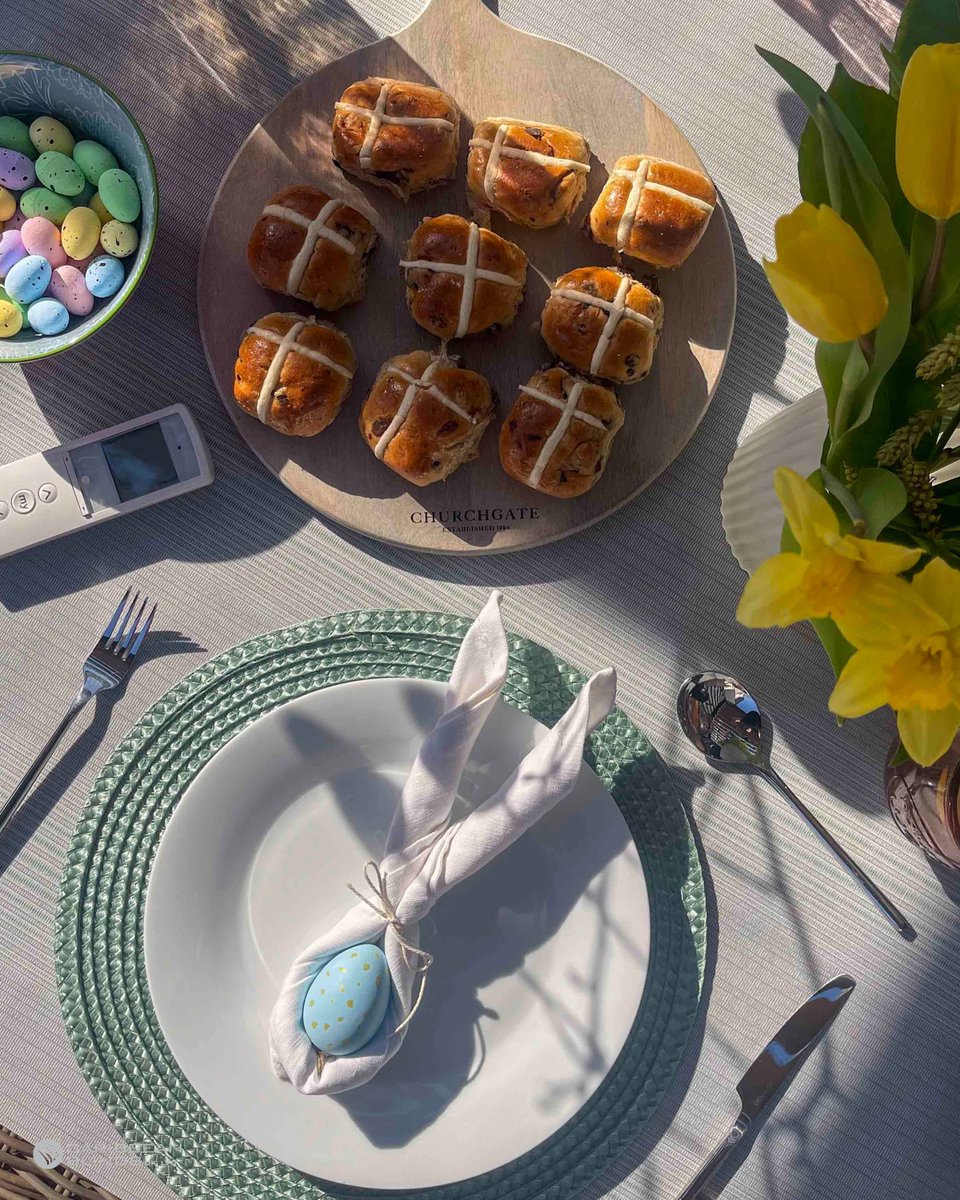 cbsolarshading's tweet photo. Happy Easter!🐣🍫The days are getting longer, the flowers are blooming, and it’s the perfect time to enjoy the outdoors!🌷🌼Wishing you a joyful Easter!🐰#eastersunday #bankholiday #outdoorliving #louveredpergola #externalshading #caribbeanblinds https://t.co/juI3dJkjg0