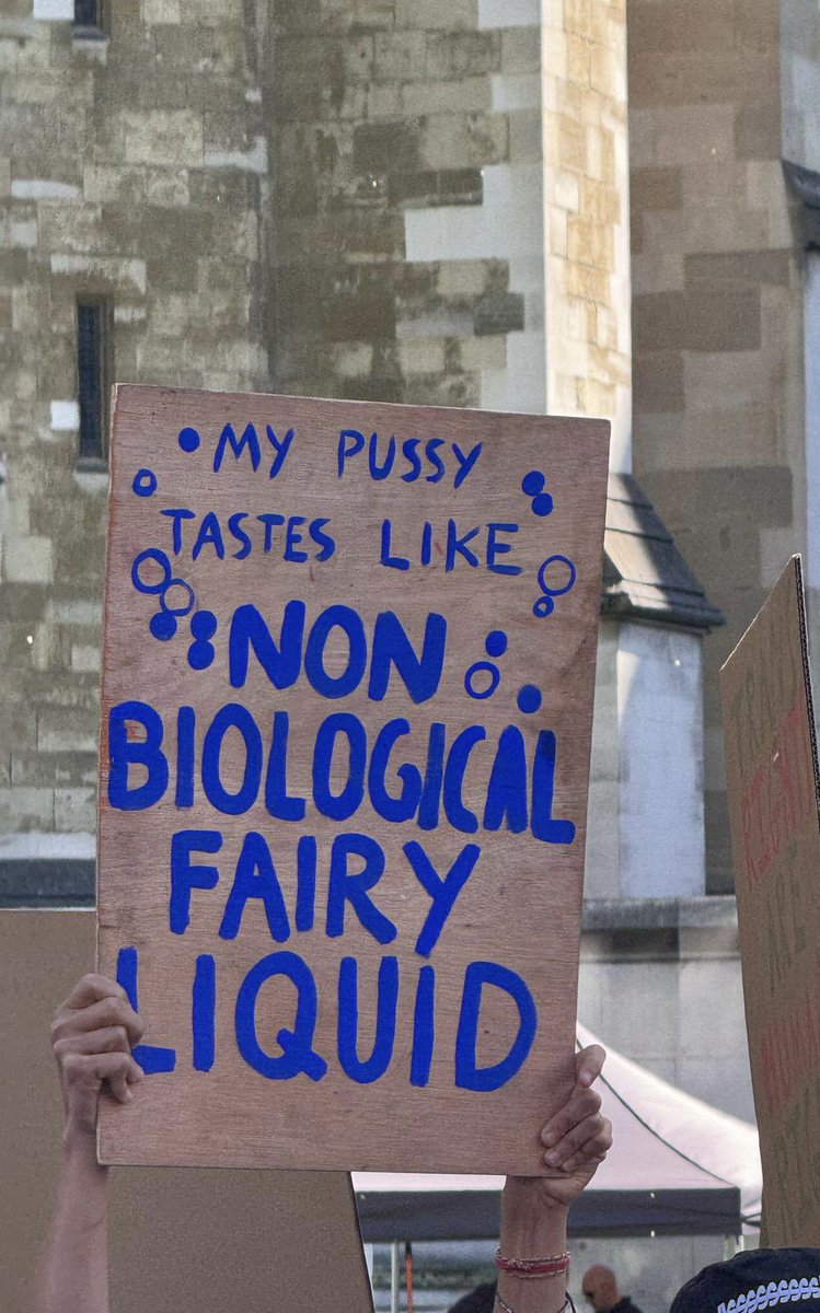 lizzle_25's tweet photo. Yesterdays March was amazing! It was so nice to see how many people showed up for the trans community 🏳️‍⚧️💗 https://t.co/1kwxe920Ae