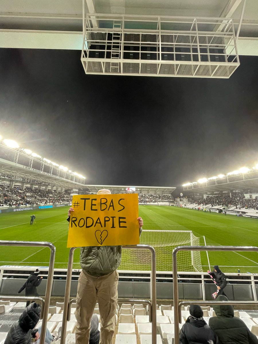 Ayer mi sobrino con síndrome de down hizo su primera pancarta para un partido de fútbol, le lleve a ver el Burgos Cádiz y nos quedamos hasta el final para que el mensaje calara en la gente