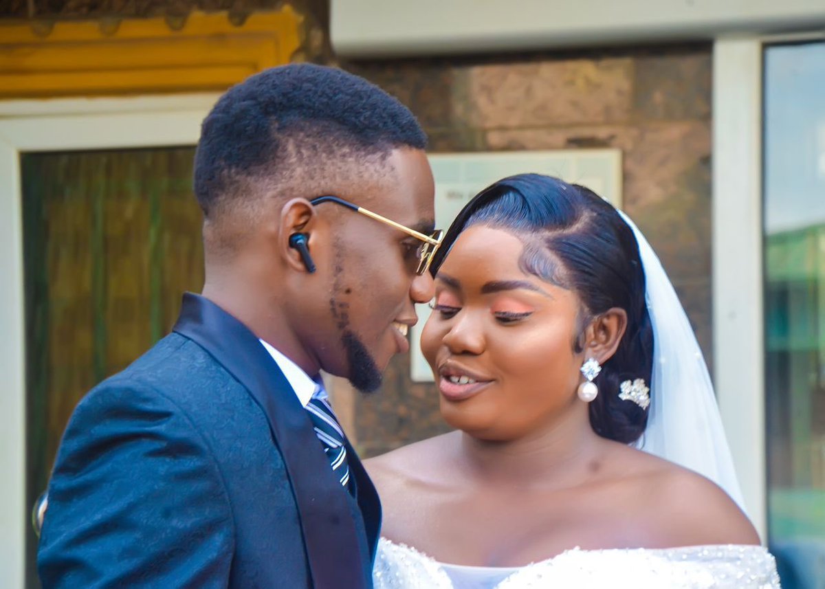 alabibusayo_'s tweet photo. Cheers Sugar @Halah_bee
It’s our one year wedding anniversary today 😍🥰😘❤️😊

Thank you Jesus 🙏🏽 https://t.co/zgR2RUvmuX