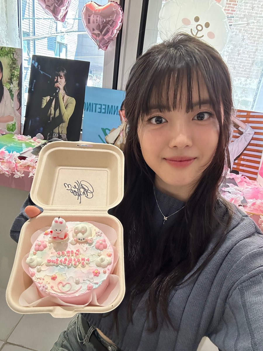 suye_on2wl's tweet photo. 오늘 생일 축하해줘서 너무 고마워 키링들💛
항상 키링들이 있어서 내 생일이 특별해진 기분이랄까!!!
키링 덕분에 사랑으로 가득찬 생일을 보낼 수 있는 것 같아🙂
고마워 키링들🧡🧡 https://t.co/TS0bcfVCsA