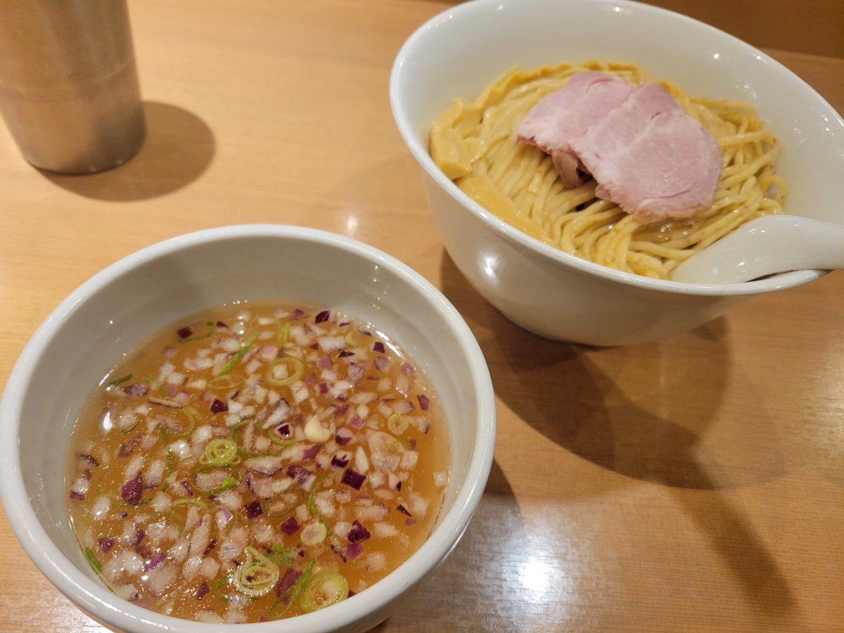新宿鳳仙花
ラーメンのほうがスープにあってたかな。