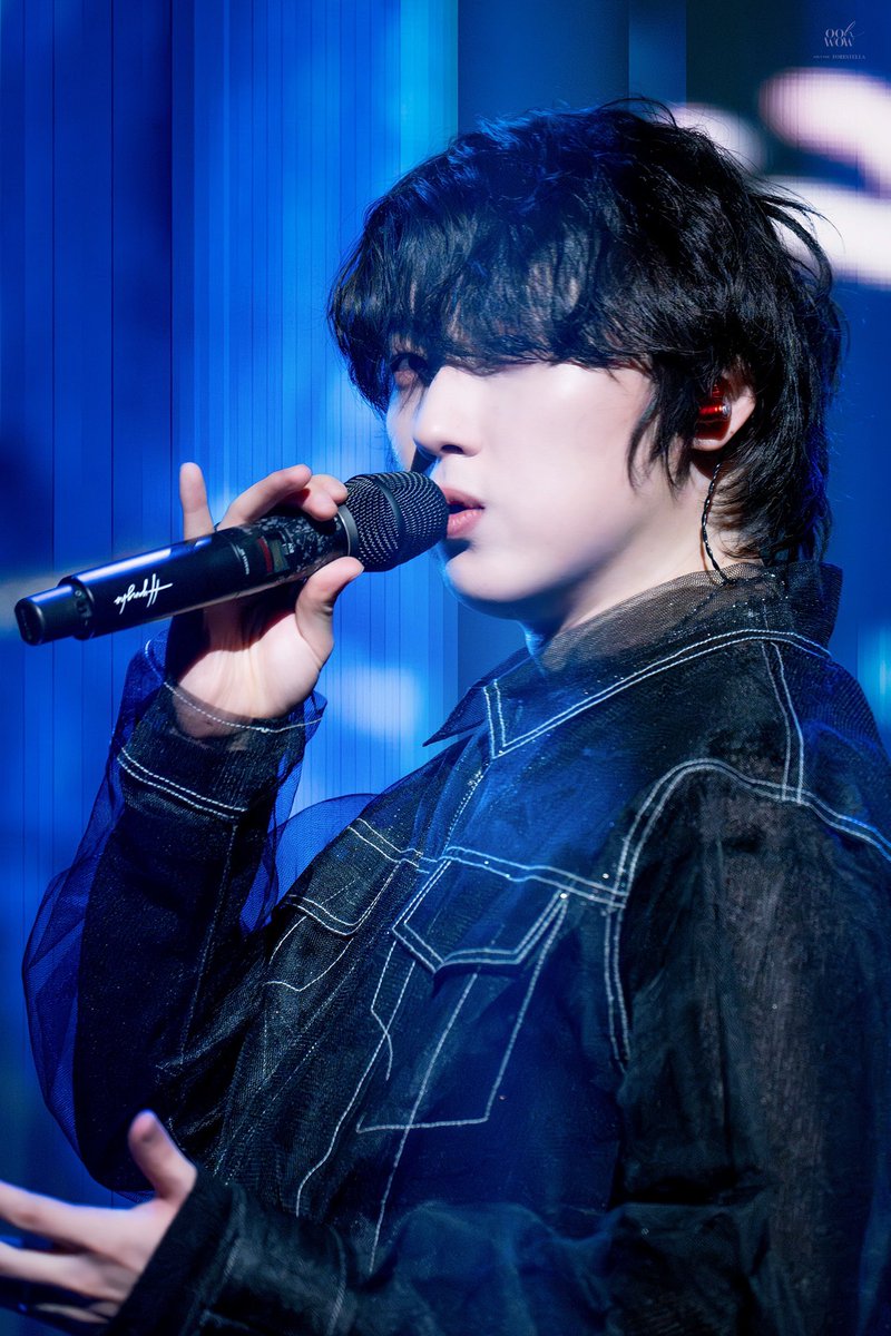 250413 UNIVERSE ENCORE_부산

얼핏 보면 웹소 표지 같은 장면인데
뭔가 이상한 마이크 상태...(너덜

#강형호 #PITTA