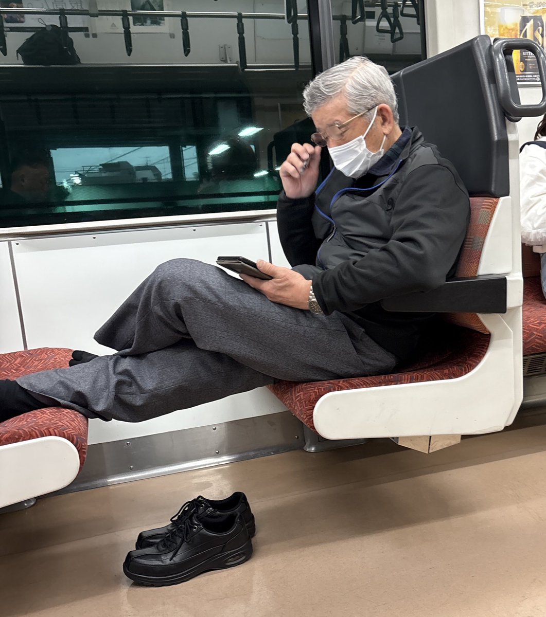 deadorwriter's tweet photo. こういう高齢者は敬えんなぁ😩 https://t.co/wOlzFBVSol