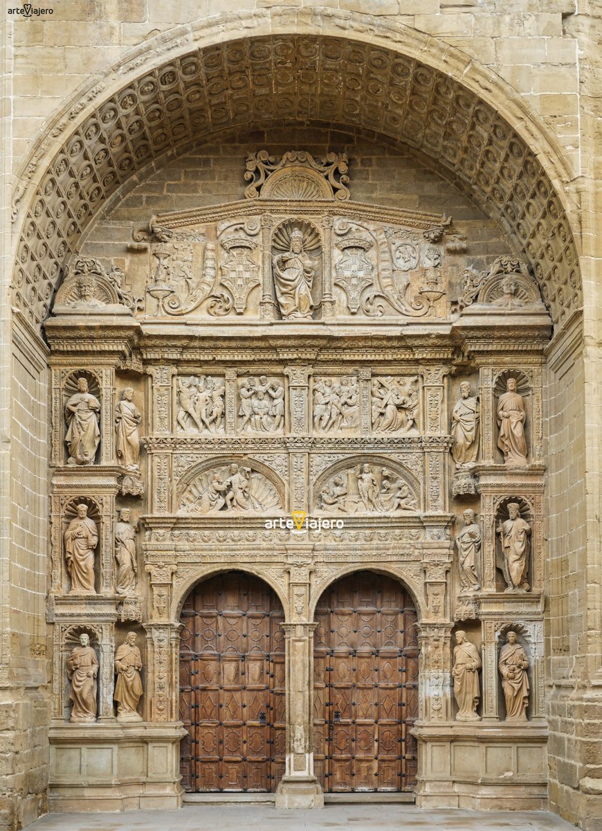 Hoy os presento la espectacular portada de la iglesia de Santo Tomás en Haro (La Rioja), parece un retablo esculpido en piedra. Esta auténtica genialidad del Renacimiento es atribuida el célebre escultor Felipe Bigarny
#FelizDomingo #BuenosDias #photography