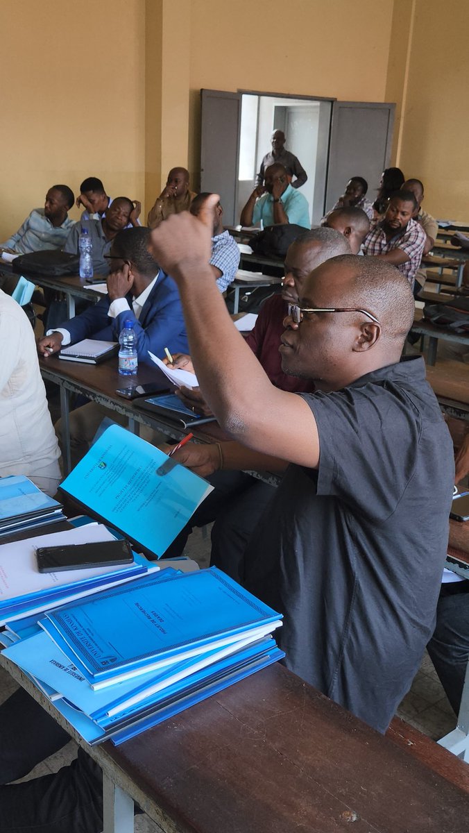 DizoMomeka's tweet photo. Hier, j'ai défendu le projet de recherche de mon mémoire de DEA/DES, à l'université de Kinshasa, sur "L'implication des confessions religieuses dans le processus de sortie des crises politiques en RDC : Cas de la CENCO de 2016 à 2025".

#JMM https://t.co/PuboDBkEAH