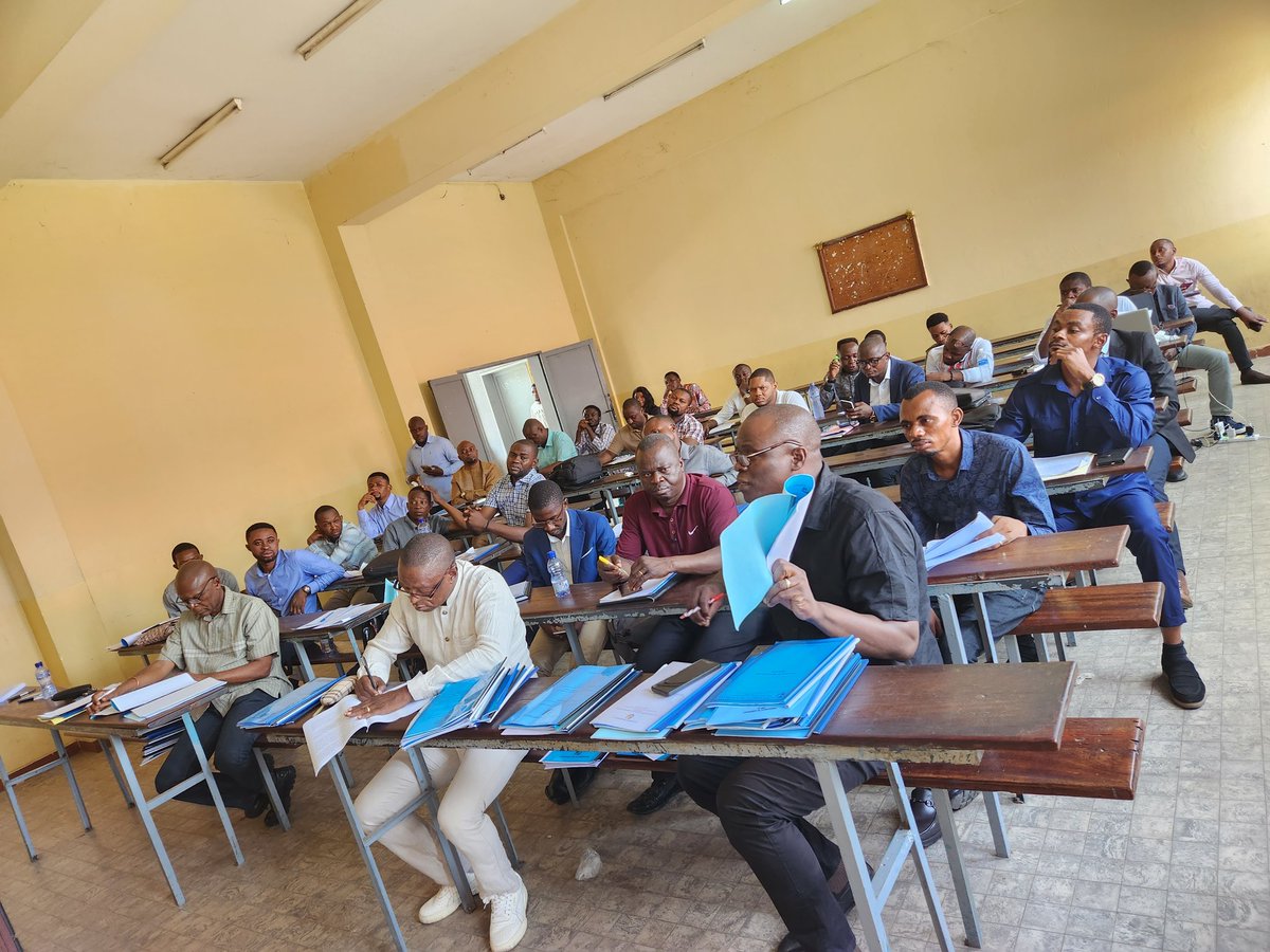 DizoMomeka's tweet photo. Hier, j'ai défendu le projet de recherche de mon mémoire de DEA/DES, à l'université de Kinshasa, sur "L'implication des confessions religieuses dans le processus de sortie des crises politiques en RDC : Cas de la CENCO de 2016 à 2025".

#JMM https://t.co/PuboDBkEAH