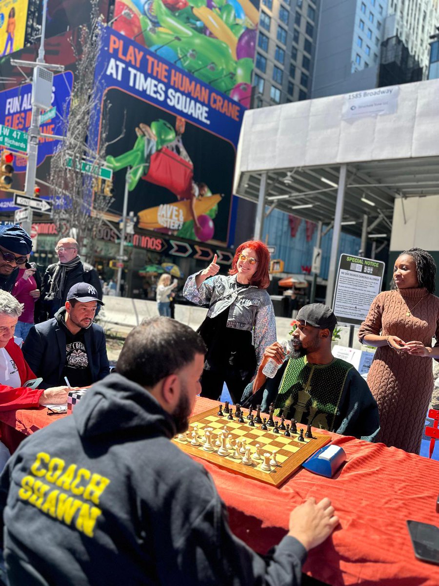 AfricaFactsZone's tweet photo. Nigeria's Tunde Onakoya has broken the World Record for the Longest Chess Marathon.

The previous record was 61 hours. He aims to extend his record to 70 hours. https://t.co/v7X5xDSdJL