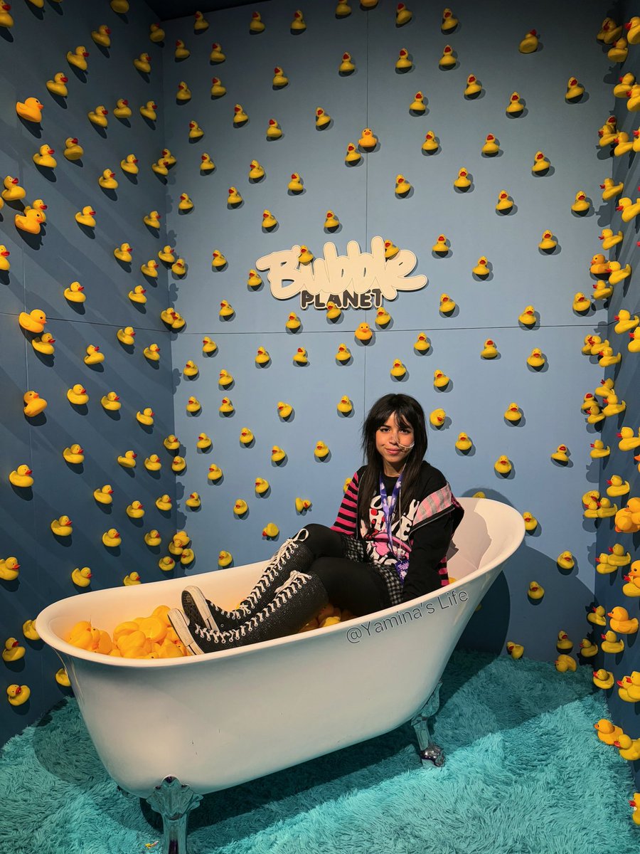 YaminaHsaini's tweet photo. 14 avril/Partie.2 à l’expo.~🫧✨

#alternativestyle #magic #bubbles #expoparis #lavilette #bubbleplanetexperience #photography https://t.co/Tl0PzpVUXr