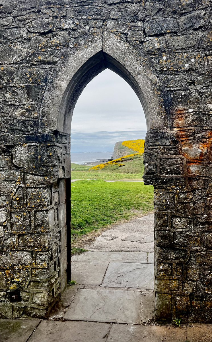 explwalestours's tweet photo. The Glamorgan Heritage Coast spans 14 miles from Newton to Aberthaw along the stunning South Wales coastline. This stretch offers a remarkable array of coastal landscapes, featuring limestone cliffs, vast sand dunes, river estuaries, rocky bays, and expansive sandy beaches. https://t.co/SKEWik16Yz