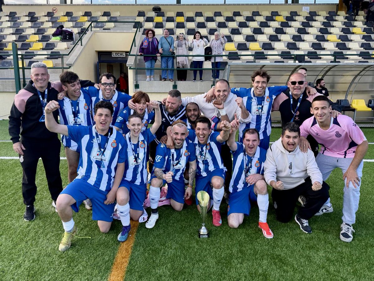 RCDESpecial's tweet photo. 🏆⚪️🔵 #MICIntegra https://t.co/vcEPIKBf44