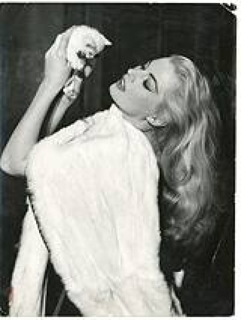 Daniel des Errances (@deserrances) on Twitter photo Anita Ekberg in La Dolce Vita, 1960
<a href="/c_vollaire/">Catherine Vollaire</a> <a href="/AuxComtesse/">la comtesse aux pieds nus</a> <a href="/JoelleLosfeld/">losfeld joelle</a> <a href="/thierrychanu/">Thierry Le Chat</a> <a href="/TweetMaman/">Tweet Maman</a> <a href="/ruault_anne/">Anne Ruault Ω</a> <a href="/JulieJulieL/">Julie L.</a> Anita Ekberg in La Dolce Vita, 1960
<a href="/c_vollaire/">Catherine Vollaire</a> <a href="/AuxComtesse/">la comtesse aux pieds nus</a> <a href="/JoelleLosfeld/">losfeld joelle</a> <a href="/thierrychanu/">Thierry Le Chat</a> <a href="/TweetMaman/">Tweet Maman</a> <a href="/ruault_anne/">Anne Ruault Ω</a> <a href="/JulieJulieL/">Julie L.</a>