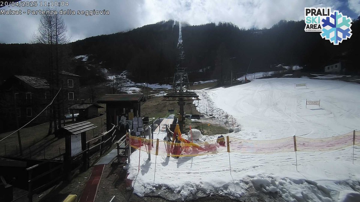 Valchisone2's tweet photo. BUONA PASQUA situazione ore 11:00 da 📷 #sestriere #prali 📷 Le altre webcam: https://t.co/lDbc2xu5im 📷📷 📷 https://t.co/TfpiWEbObO