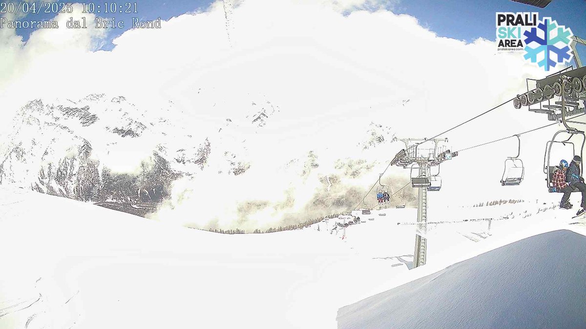 Valchisone2's tweet photo. BUONA PASQUA situazione ore 11:00 da 📷 #sestriere #prali 📷 Le altre webcam: https://t.co/lDbc2xu5im 📷📷 📷 https://t.co/TfpiWEbObO