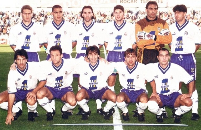 MuseoCDT's tweet photo. ¡Una joya de los 90!

En mi colección destaco una camiseta histórica: la usada por Juanele, uno de los grandes ídolos del CD Tenerife, correspondiente a la temporada 1996/1997.

Con el icónico diseño Puma, esta camiseta lucía la publicidad de Número 1. https://t.co/OMxWYCRRZh