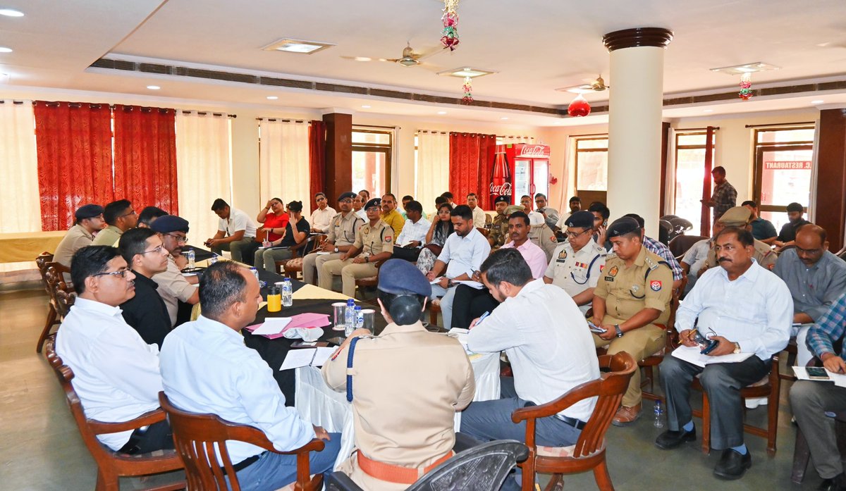 POLICE COMMISSIONERATE AGRA (@agrapolice) on Twitter photo .<a href="/AddCPAgra/">Addl.POLICE COMMISSIONER AGRA</a>, जिलाधिकारी आगरा द्वारा <a href="/DCPCityAgra/">DCP CITY AGRA</a>, पुलिस उपायुक्त यातायात, अपर पुलिस उपायुक्त, प्रोटोकॉल एवं अन्य पुलिस व प्रशासनिक अधिकारियों के साथ शिल्पग्राम में आज दिनांक 20.04.2025 को आगामी वीआईपी कार्यक्रम की तैयारियों के दृष्टिगत गोष्ठी आयोजित कर दिये आवश्यक दिशा निर्देश .<a href="/AddCPAgra/">Addl.POLICE COMMISSIONER AGRA</a>, जिलाधिकारी आगरा द्वारा <a href="/DCPCityAgra/">DCP CITY AGRA</a>, पुलिस उपायुक्त यातायात, अपर पुलिस उपायुक्त, प्रोटोकॉल एवं अन्य पुलिस व प्रशासनिक अधिकारियों के साथ शिल्पग्राम में आज दिनांक 20.04.2025 को आगामी वीआईपी कार्यक्रम की तैयारियों के दृष्टिगत गोष्ठी आयोजित कर दिये आवश्यक दिशा निर्देश