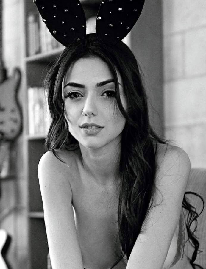 womenswmagazine's tweet photo. Nyvi Estephan 

📕🇧🇷 Playboy Magazine - October 2016
📸 Daniel Aratangy

#HappyEaster https://t.co/CaOubSUuMs