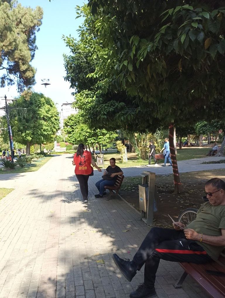 📍ADANA

İnönü ve Atatürk Parkı’nda sıra arkadaşlarımızı 1 Mayıs’ta Devrimci Öğrenci Birliği ve Denizlerin yoldaşlarıyla alanlara çağırdık!

"Kapitalizmi, barikatı yıkmaya 1 Mayıs’ta Taksim'e, Alanlara!"

⤵️Bizlere katılmak için formu doldur:
docs.google.com/forms/d/e/1FAI…