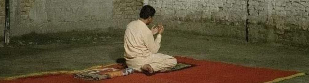 "إني بسِتركَ عَبدٌ صَالحٌ
وإنِي لَولاكَ أجْهَلُ مَن أنَا يا ربّ."
