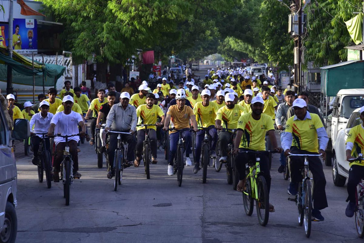 MyBharat_Rajkot's tweet photo. #SundaysOnCycle: Today  Honorable Minister of Youth affairs and Sports Dr Mansukh Mandaviya ji along with my Bharat volunteers has taken part in cyclothon Fit India" Sundays On Cycle" organized by Sports Authority of India in Coordination with My Bharat (NYK) Rajkot
#FitIndia https://t.co/uPGviwEHyc