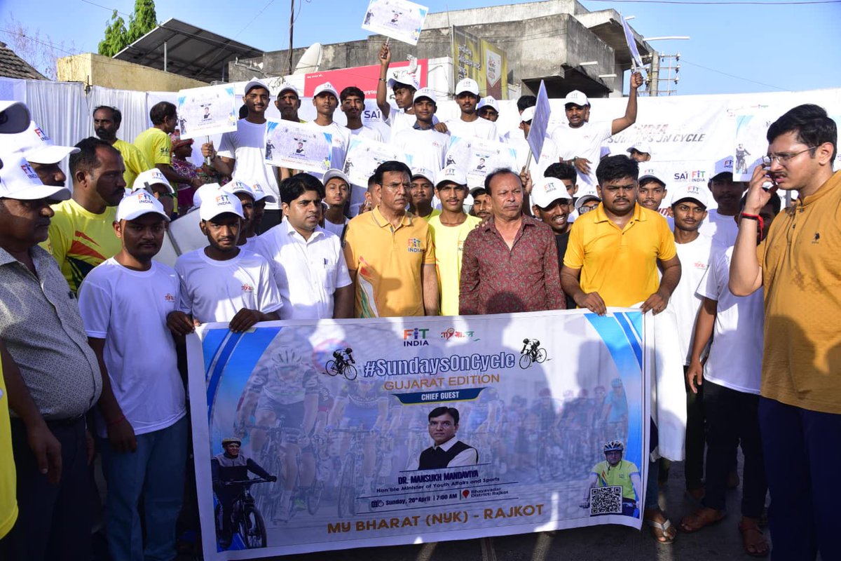MyBharat_Rajkot's tweet photo. #SundaysOnCycle: Today  Honorable Minister of Youth affairs and Sports Dr Mansukh Mandaviya ji along with my Bharat volunteers has taken part in cyclothon Fit India" Sundays On Cycle" organized by Sports Authority of India in Coordination with My Bharat (NYK) Rajkot
#FitIndia https://t.co/uPGviwEHyc