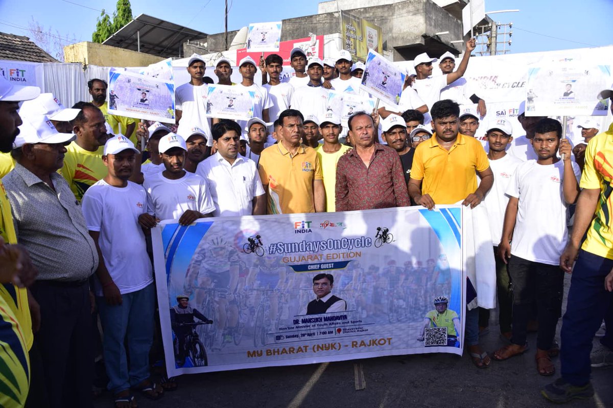 MyBharat_Rajkot's tweet photo. #SundaysOnCycle: Today  Honorable Minister of Youth affairs and Sports Dr Mansukh Mandaviya ji along with my Bharat volunteers has taken part in cyclothon Fit India" Sundays On Cycle" organized by Sports Authority of India in Coordination with My Bharat (NYK) Rajkot
#FitIndia https://t.co/uPGviwEHyc