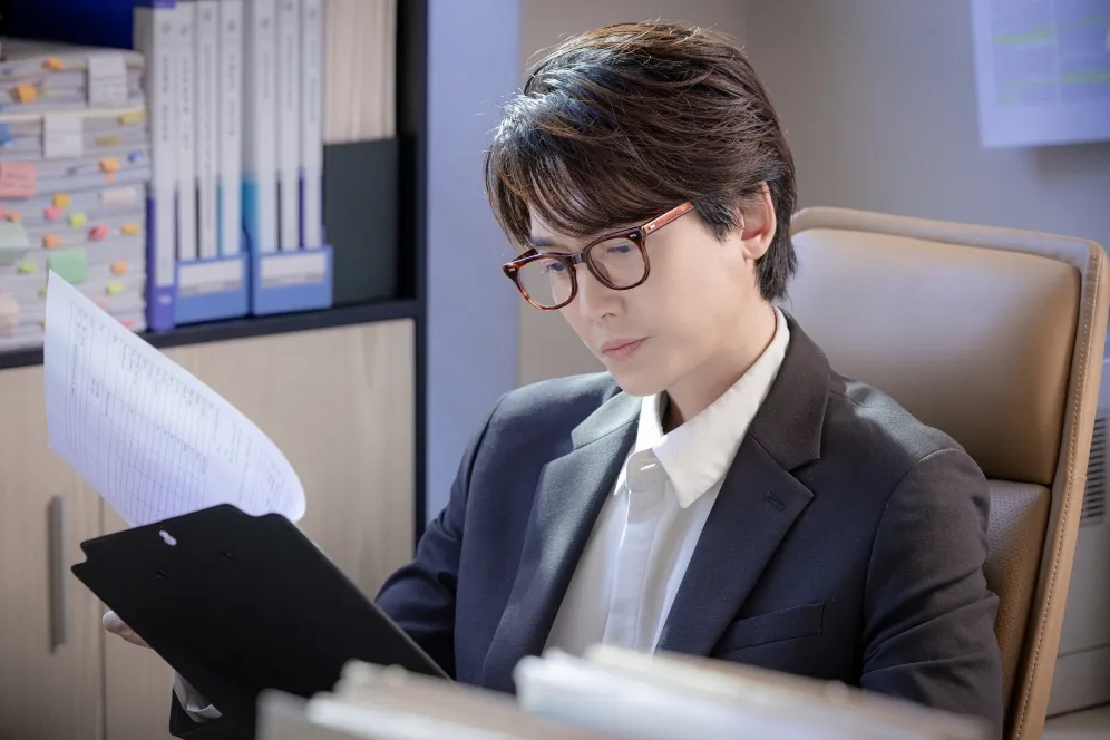 soompi's tweet photo. #JungKyungHo To Make Cameo In "#ResidentPlaybook" As His "#HospitalPlaylist" Character
https://t.co/tdqVkoPNO6 https://t.co/obD5JKHviG