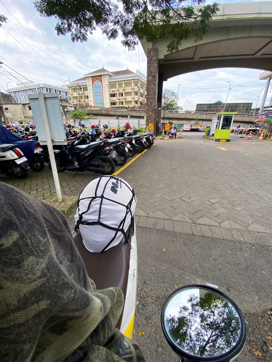 stevaniynt's tweet photo. Penumpang manusia❎
Penumpang keong ✅ https://t.co/EKyixRfKOf