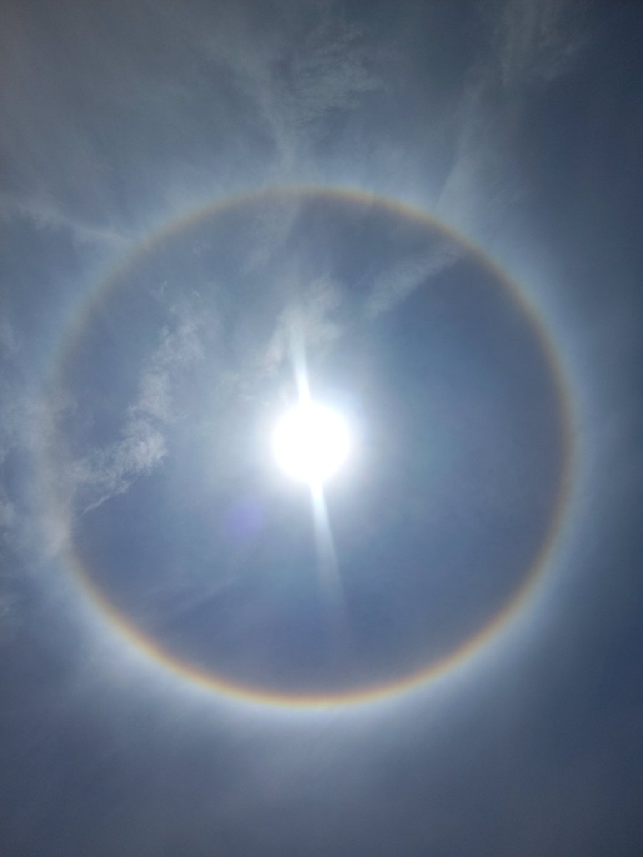 dismingyou's tweet photo. bandung, fenomena halo matahari. cantik sekali masyaallah 🥺 https://t.co/rXtEYQdntl