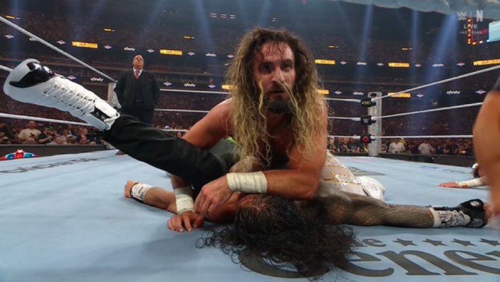 Therealillyi's tweet photo. What The Fuck Just Happened?! 😳 #WrestleMania https://t.co/5sxLikMofB
