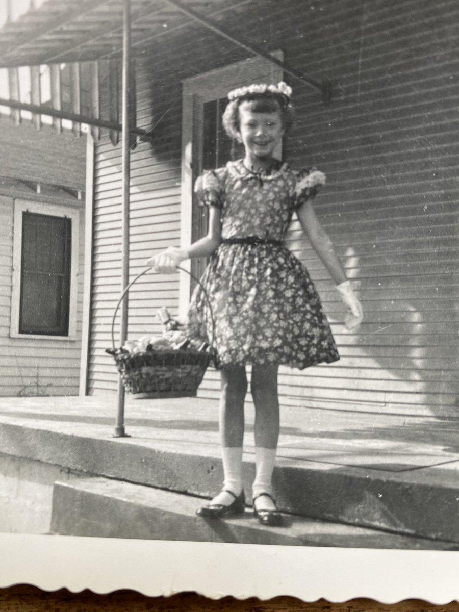 LynnLynnlowry's tweet photo. Happy Easter🌸 In 1956 this is what Easter looked like. I was 8 https://t.co/KUebjopZcS