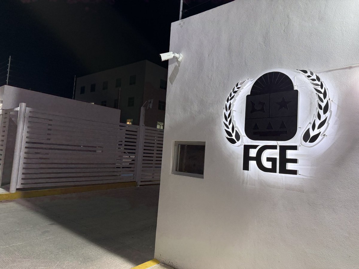 Venir a las nuevas instalaciones de la #Fiscalía de #Cancún para levantar una denuncia por robo y que con la mano en la cintura te digan que no hay nadie, que vuelvas mañana y que no me preocupe porque mi reporte contará, fue una verdadera joya. <a href="/FGEQuintanaRoo/">Fiscalía General del Estado de Quintana Roo</a> <a href="/MaraLezama/">Mara Lezama</a>