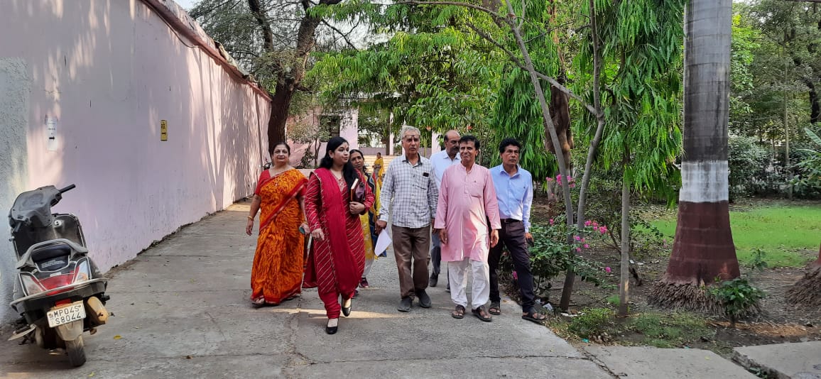Dr Nisha Ajay Saxena (@drnishasaxena) on Twitter photo शासकीय बालक उच्चत्तर माध्यमिक विद्यालय भोपाल का निरीक्षण कर विद्यालय की व्यवस्थाओं की जानकारी ली व आवश्यक दिशा-निर्देश दिये #BJP <a href="/BJP4India/">BJP</a> <a href="/BJP4MP/">BJP Madhya Pradesh</a> <a href="/DrMohanYadav51/">Dr Mohan Yadav</a> <a href="/rshuklabjp/">Rajendra Shukla</a> <a href="/HitanandSharma/">हितानंद Hitanand</a> <a href="/vdsharmabjp/">VD Sharma</a> <a href="/prahladspatel/">Prahlad Singh Patel ( वृक्ष से जल, जल से जीवन)</a> <a href="/nstomar/">Narendra Singh Tomar</a> <a href="/DrSumerSolanki1/">Dr. Sumer Singh Solanki</a> <a href="/drnarottammisra/">Dr Narottam Mishra</a> <a href="/bjpbhopalnagar/">Bjp4Bhopal</a> शासकीय बालक उच्चत्तर माध्यमिक विद्यालय भोपाल का निरीक्षण कर विद्यालय की व्यवस्थाओं की जानकारी ली व आवश्यक दिशा-निर्देश दिये #BJP <a href="/BJP4India/">BJP</a> <a href="/BJP4MP/">BJP Madhya Pradesh</a> <a href="/DrMohanYadav51/">Dr Mohan Yadav</a> <a href="/rshuklabjp/">Rajendra Shukla</a> <a href="/HitanandSharma/">हितानंद Hitanand</a> <a href="/vdsharmabjp/">VD Sharma</a> <a href="/prahladspatel/">Prahlad Singh Patel ( वृक्ष से जल, जल से जीवन)</a> <a href="/nstomar/">Narendra Singh Tomar</a> <a href="/DrSumerSolanki1/">Dr. Sumer Singh Solanki</a> <a href="/drnarottammisra/">Dr Narottam Mishra</a> <a href="/bjpbhopalnagar/">Bjp4Bhopal</a>