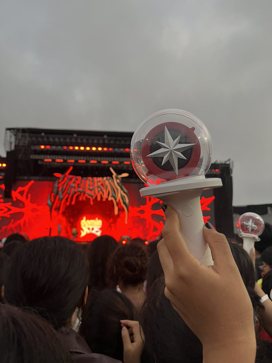 sryuzZz's tweet photo. best night of my life ❤️ https://t.co/LvMorVZ8mG