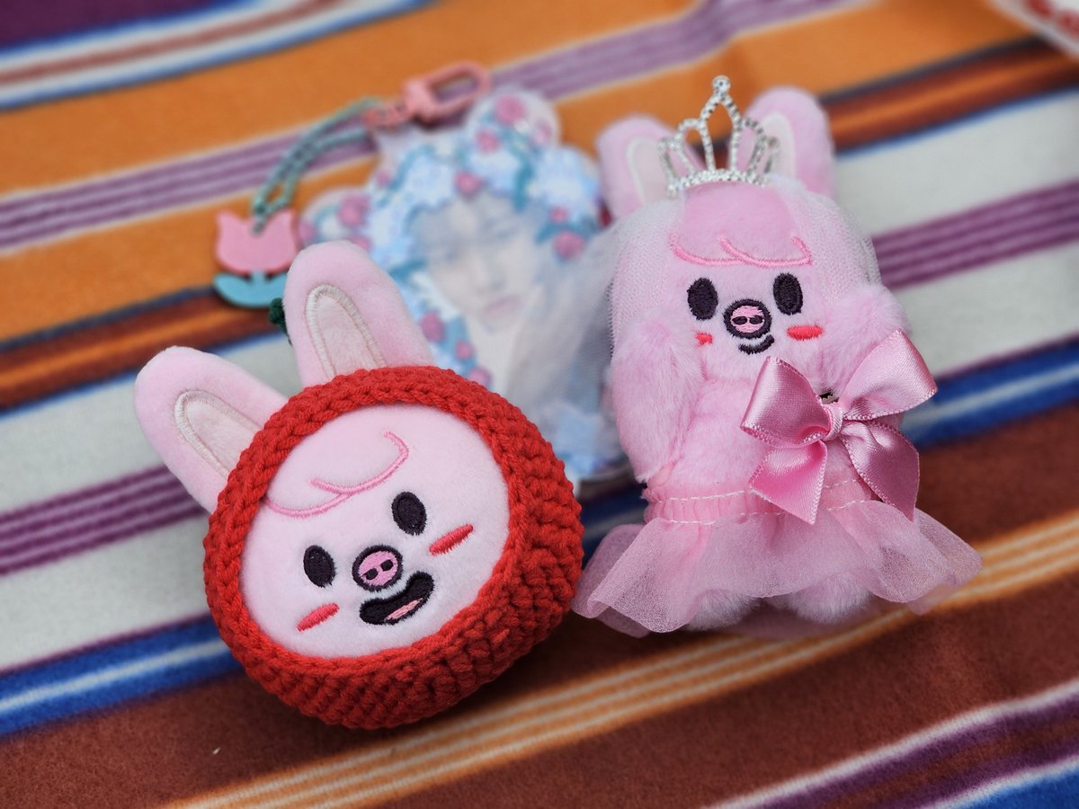 젤리몽 <a href="/_jellymong/">젤리몽</a>  님 알티이벤트로 받게된 귀여운 스트레스볼 사과 옷 🍎🐽🍎
너무너무 귀여워서 입혀보고 막 소리질렀어요 ㅜㅜㅜ 너무너무 감사합니다 소중히 잘 입혀둘게요 🥹💖💖💖