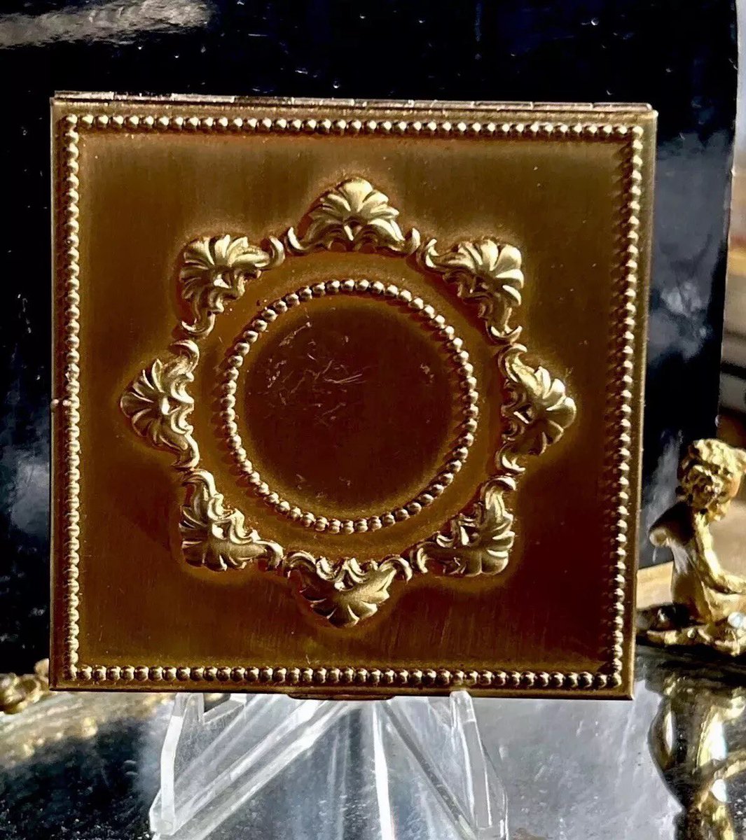 DARLINGXXDARLA's tweet photo. Check out #Vintage #Volupte Goldtone Beautiful Flower Design #PowderCompact #DarlingdarlasvintageShop #VintageMakeUp #Collectibles #GiftIdeas #Makeup Case Rare https://t.co/ZxTpBmQcM9 #eBay via @eBay https://t.co/yDls2Bl7U3